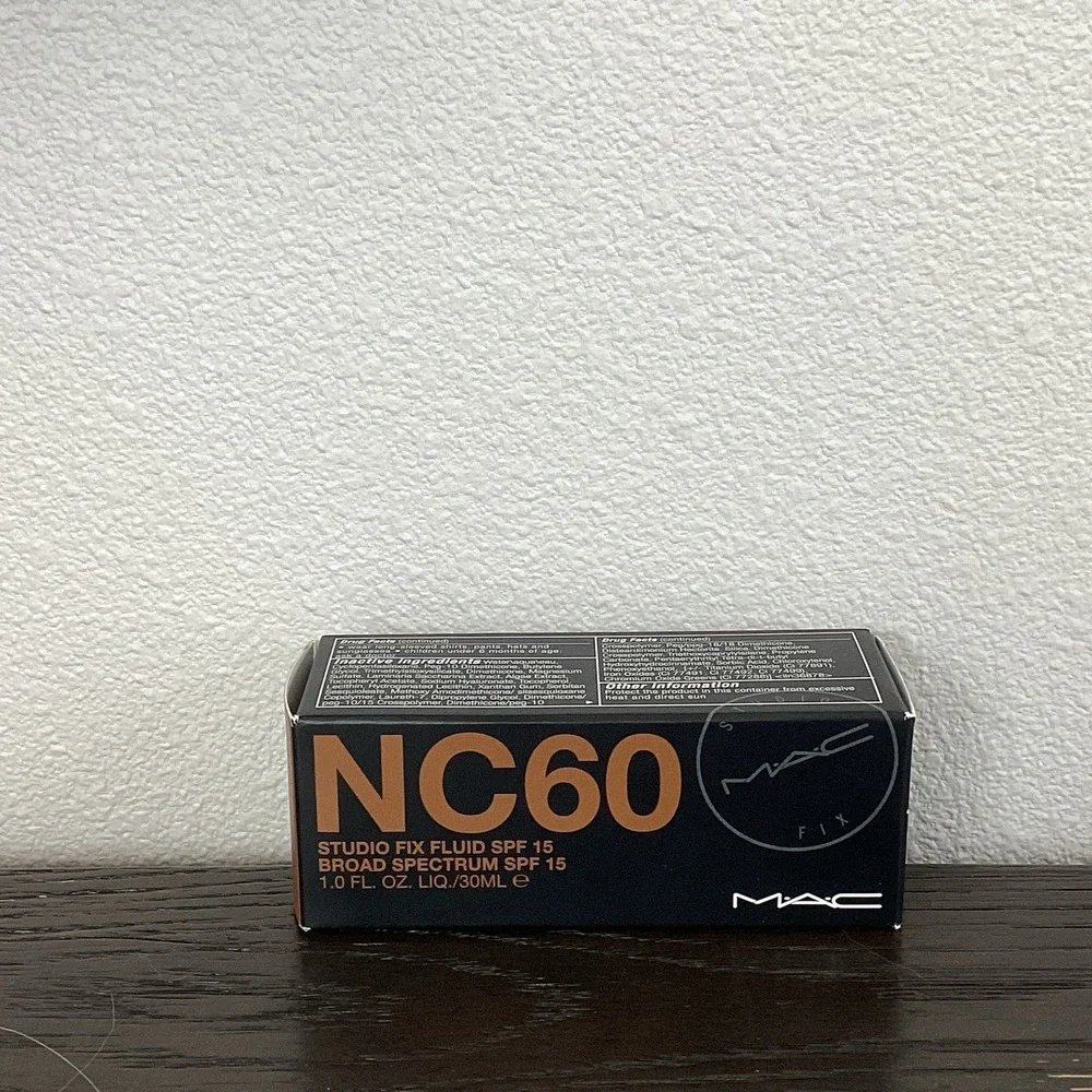 MAC Studio Fix Fluid SPF 15‎ - Shade NC60 *NEW in Box*